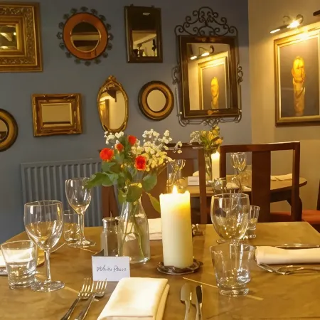 White Hart Cafe Bar & Bistro
