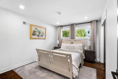 Casa 22 Luxury Modern 3BD 2BA Home in Skokie Hotels in 