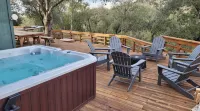 Julian's Red Fox Retreat- Nature with a Hot Tub