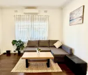 Comfy family home(15 mins to CBD & beach) - บังกะโล