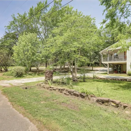 Sleeps 6 • Dog Friendly • Fire Pit