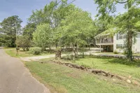 Sleeps 6 • Dog Friendly • Fire Pit