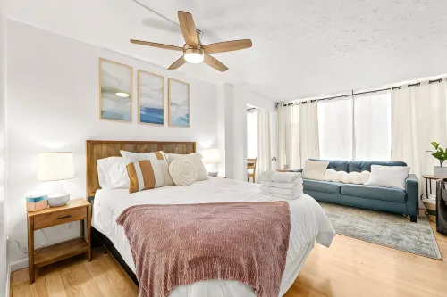 Charming Riverwalk Retreat – Spacious Downtown Condo - balcony