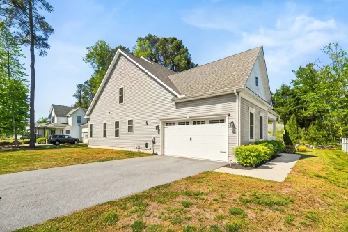 Stylish Family Beach Retreat Just Minutes from Coastal Calm - 3-Star