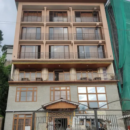Lotus Inn Samphel Отели рядом с достопримечательностью «Храм Хануман-Ток»