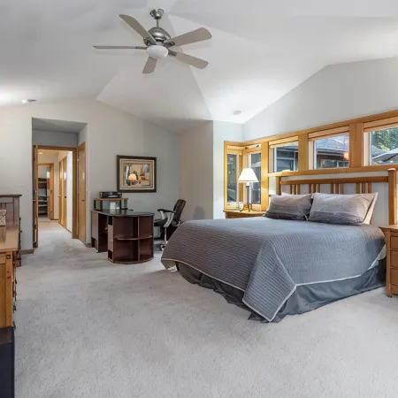 Spacious Sunriver retreat w/hot tub + bikes.  Family + Pet Friendly!
