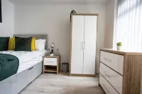 COSY CRUISE CRIBS - MODERN HOME FROM HOME - CENTRAL LOCATION. - Bungalows