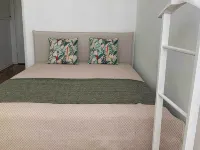 Cozy apartment 20 minutes from downtown Lisbon and Sintra Hotels in Amadora
