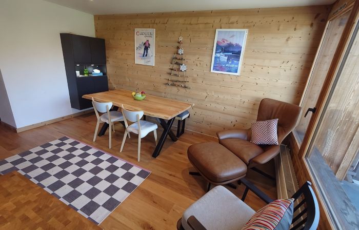 Fabulous 2 Bedroom Ski In / Out Apartment with West facing balcony