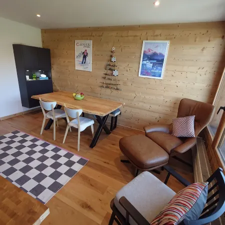 Fabulous 2 Bedroom Ski In / Out Apartment with West facing balcony