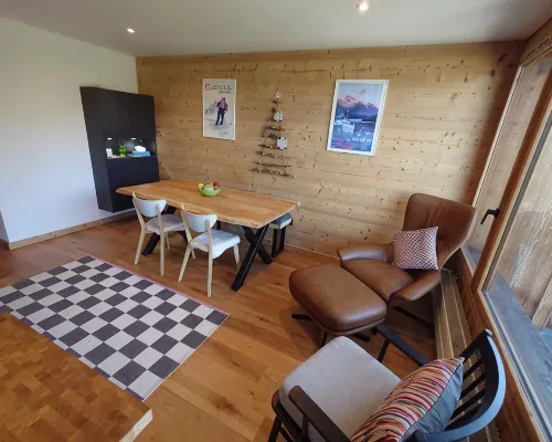 Fabulous 2 Bedroom Ski In / Out Apartment with West facing balcony Hotels near Altiport