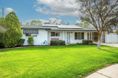 The Phoenix Stay – Cozy 3BR Retreat with AC & WiFi in the Heart of Phoenix! Hotels in Alhambra