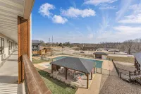 Roark Downtown Branson, Pools, Playground! - Apartments