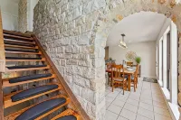 Lake Travis Oasis, Pool, Hot Tub, Lake Views, Near Marinas & Austin! - 4성급