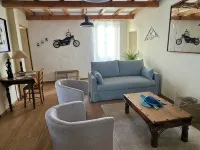 Les Cols du Ventoux - "Col de la Madeleine" apartment in the heart of the village of Bédoin. Hotels in Bedoin
