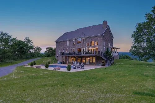 5 -Star Luxury Mountain Getaway - Grandview Lodge - Pool Opens Around April 15