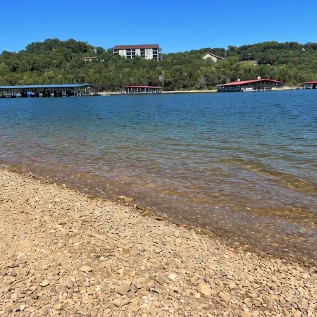 Cozy 2-bedroom condo with Table Rock Lake views in Kimberling City