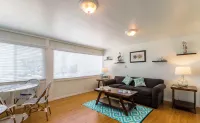 Sea View Laguna Cottage, Walk to Beach & Village, Fully-Equipped! - 3 Yıldız