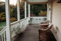 Spacious Group Stay-Pond Retreat, Fishing & Wineries Near Cville & SNP - Boutique