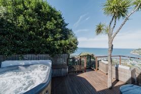 The Ultimate Cecil Wood Stay - Hot Tub, BBQ & View