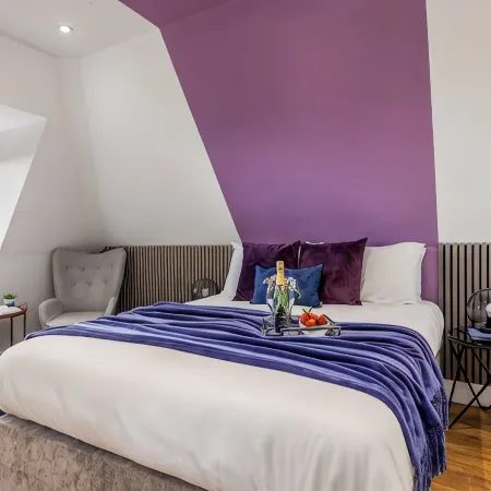 Luxury Penthouse 2-Bed Apt w/ Sea View, Gym & PKG