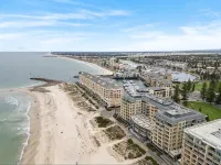 Beachfront at Glenelg Oaks Parking Pool Gym Wi-Fi