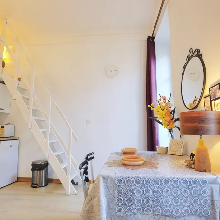 Blue Azur Residence with Balcony and Cityscape View Central City with Double Beds