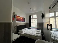 Budget Trianon Hotel Hotels near VondelCS