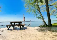 Charming Lake Front Cabin - 3-bedroom house with AC, WiFi in serene Hubbard Lake - 3 étoiles