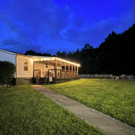 Grassy Meadow Getaway - HOT TUB!