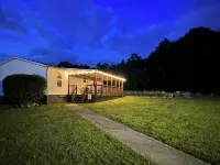 Grassy Meadow Getaway - HOT TUB!