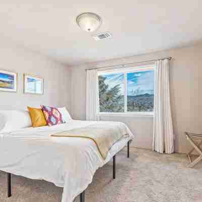 Bird’s Eye View: Spacious Home w/ Hot Tub, King Beds & Gorgeous Views Rooms