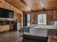 Golf, Outdoor Bar, Restaurant - The Forest Haven Hotele w: Otisco