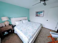 Steps to Beach - Spacious 2BR + Arcade & Resort Backyard - บังกะโล