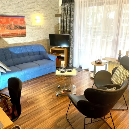 Apartment with 4 beds, south-facing balcony, underground parking space near the beach