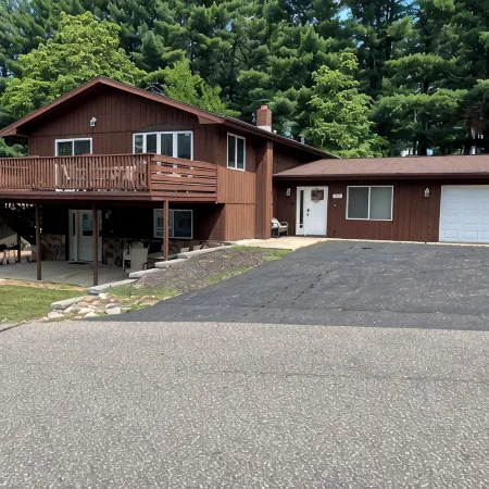 Spacious 5-bedroom house in enchanting Wisconsin Dells with AC, WiFi