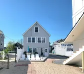 PRIVATE BEACH: ROYAL OCEANVIEW CASTLE @ CLINTON W/ 4 QUEENS 2 FULL