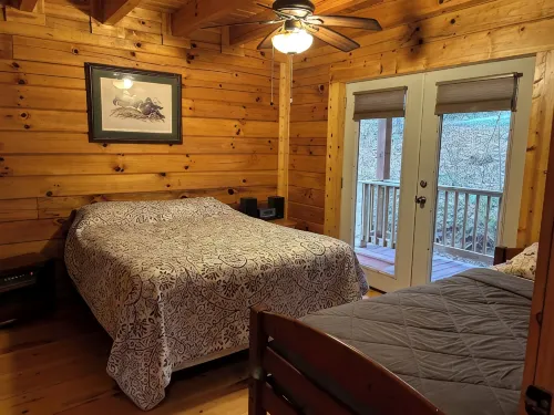 AMAZING & COZY LOG CABIN IN WOODS