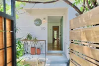 Fully Remodeled Charming 3Bed+ 2Bath Bungalow in Iconic Venice Beach.