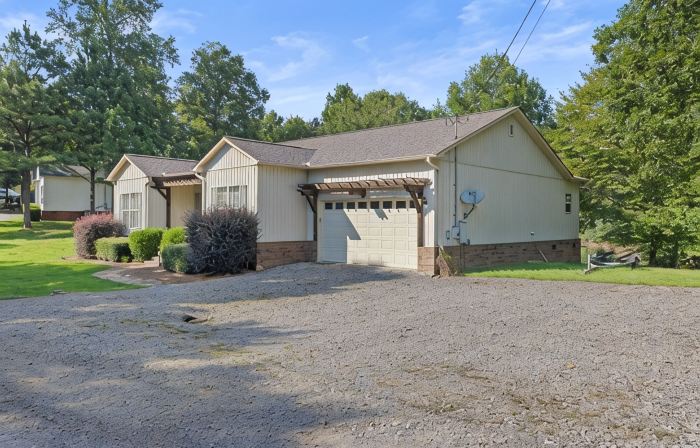 Lakefront Home on Smith Lake w/ Easy Water Access & Tritoon/Sea Doo Rental!