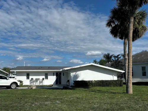 Punta Gorda 2/2, Designer Renovated Punta Gorda Home in Isles Yacht Club Marina