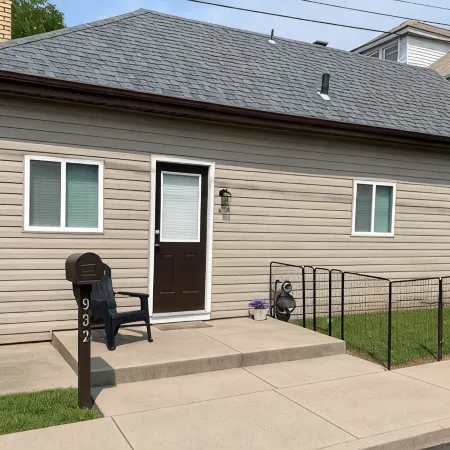 Cozy Urban Bungalow-Near Pit Airport, Stadiums, Parks & Museums! Pet Friendly!
