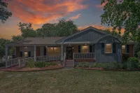 Fabulous 5 Bedroom 3 Bathroom Holiday House Near Beaches. WE SANITIZE!