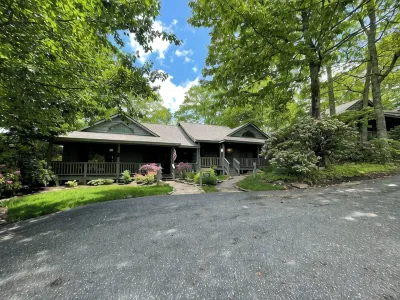 Mountain retreat! With spectacular views! Hotels in 