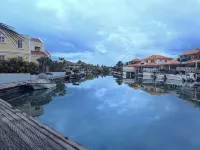 Waterfront 2-BR Oasis with dock – Near Beaches, Stunning Views & Relaxing Vibes! - Apartments