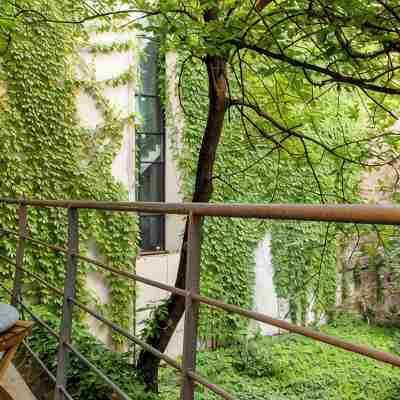 Charming & Cozy 2 BD apt, Ultracentral with WiFi, AC, across Chabad in Bucharest Hotel Exterior