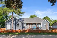 Huge Family Home in Lake Geneva. Sleeps 10 Pet Friendly! - 4-Star