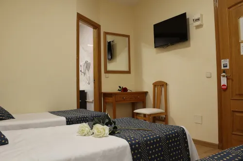 Hotel Cuatro Caños - 2-Star