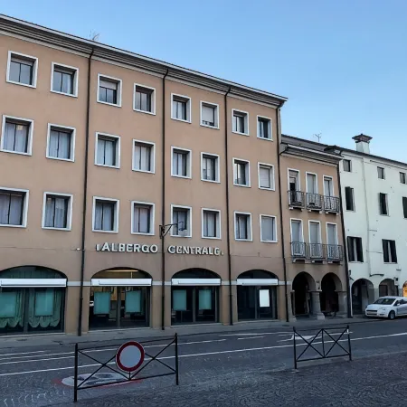 Hotel Centrale Отели в г. Эсте