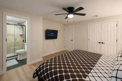Spacious 4BR, 3BA Home/Oasis Yard Just Minutes from DFW! - Bungalows